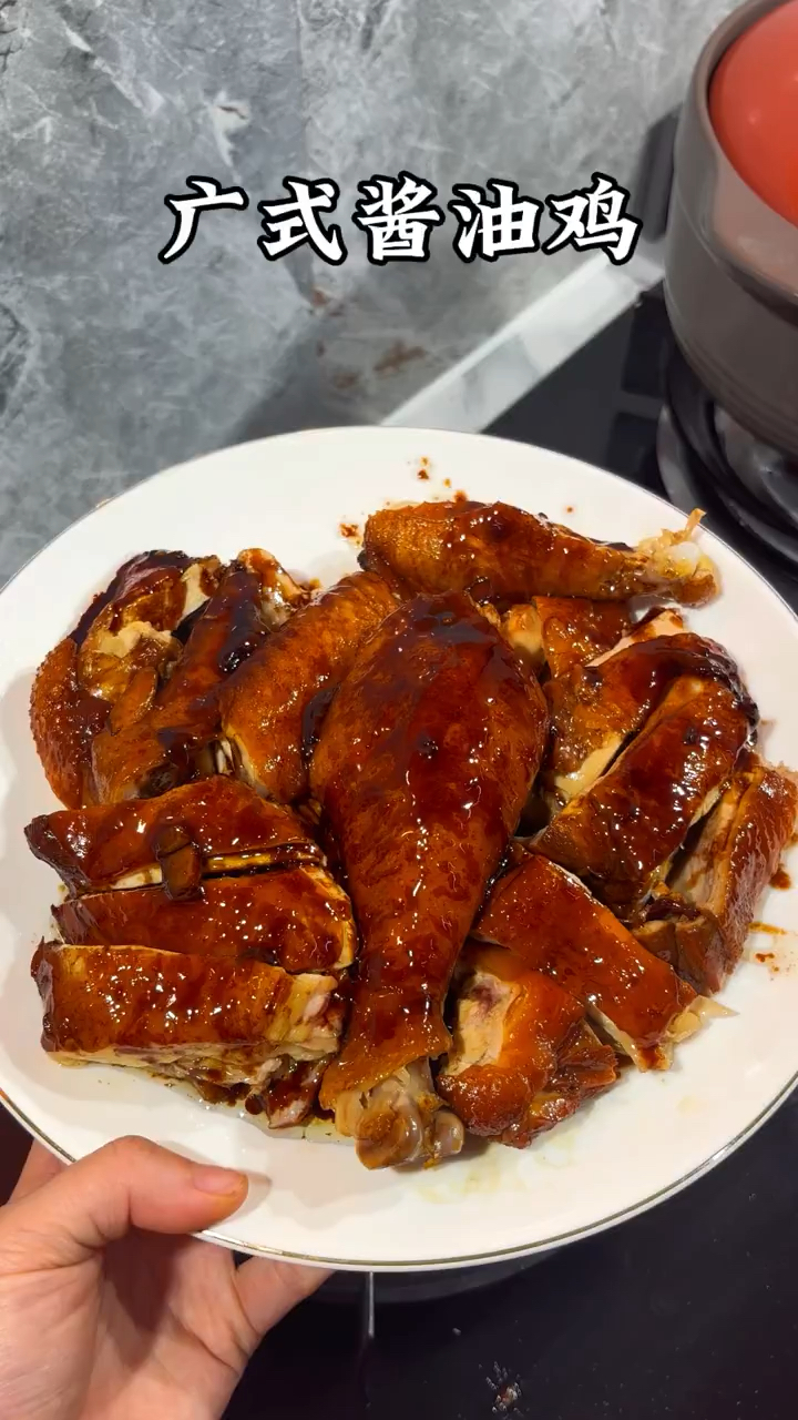 广式家庭版酱油鸡 广式家庭版酱油鸡，不用焯水，也不用
