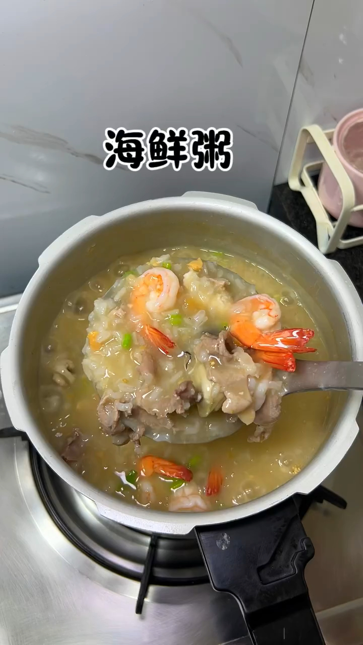 天冷了来上这样一碗热气腾腾的海鲜粥,暖暖的太满足