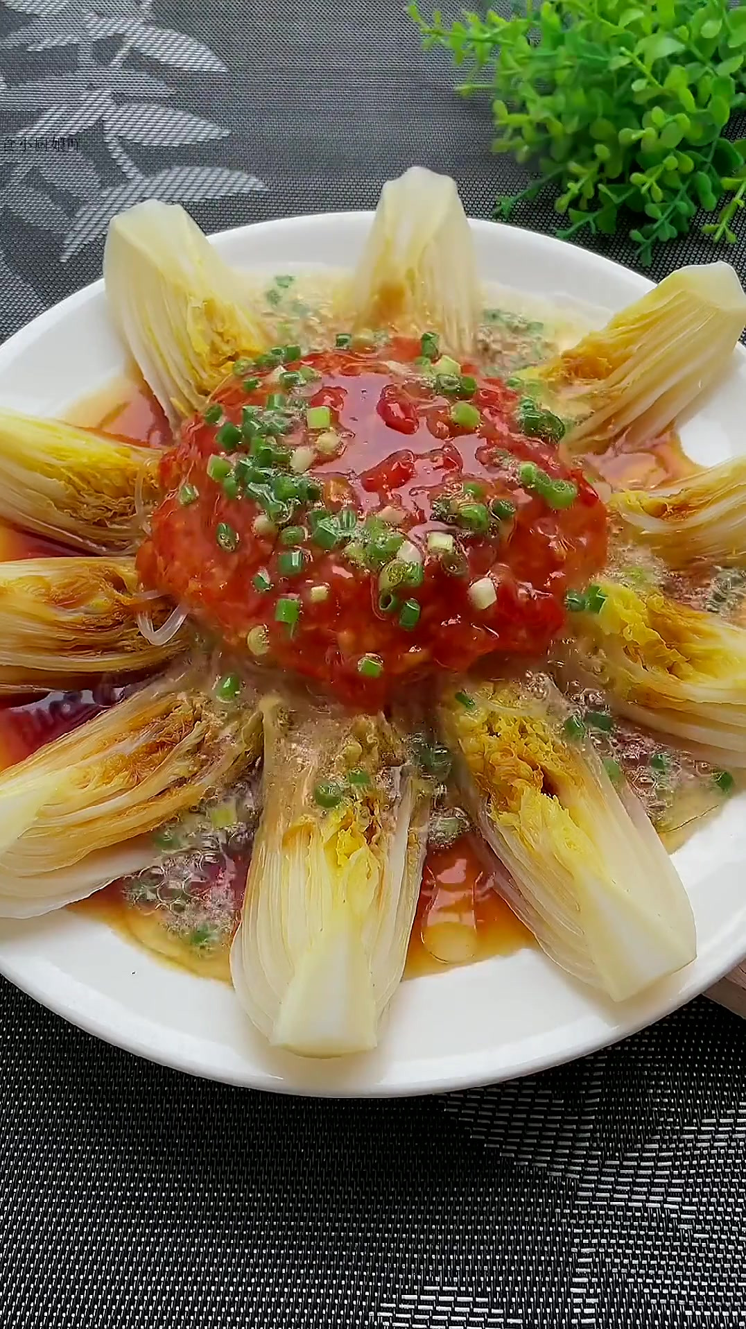 蒜蓉粉丝娃娃菜，家里来客做一道这样的菜，比大鱼大肉还大气！