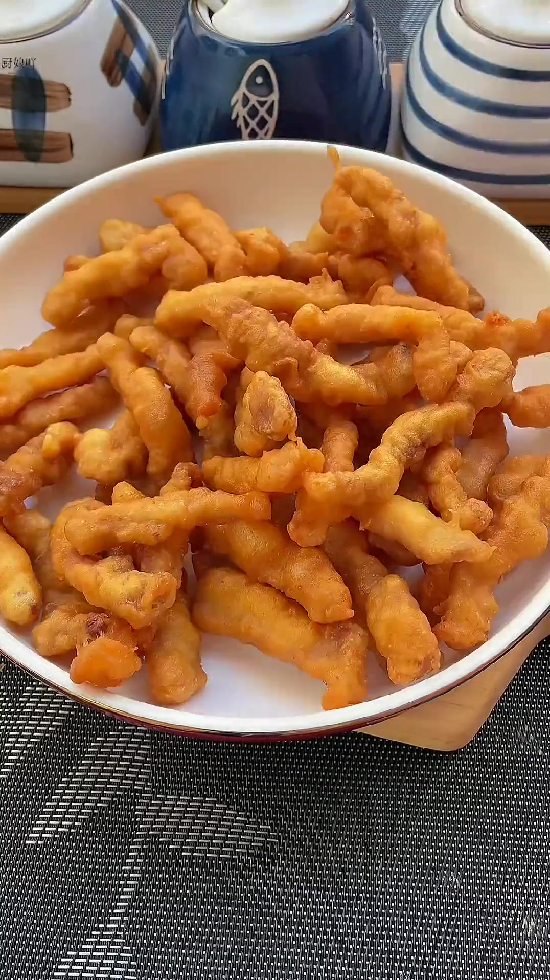 想知道火锅店又香又酥的小酥肉怎样在家轻松做吗？其实方法很简单