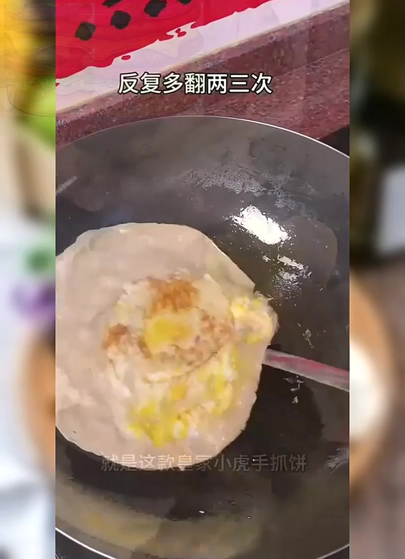 孩子爱吃的手抓饼在家做也很方便，外酥里嫩 有菜 有肉 有主食