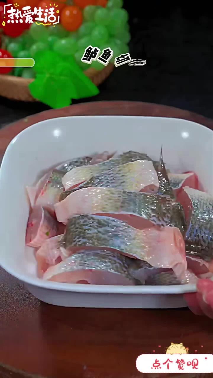 鲈鱼这样煎一下，外焦里嫩的特别好吃