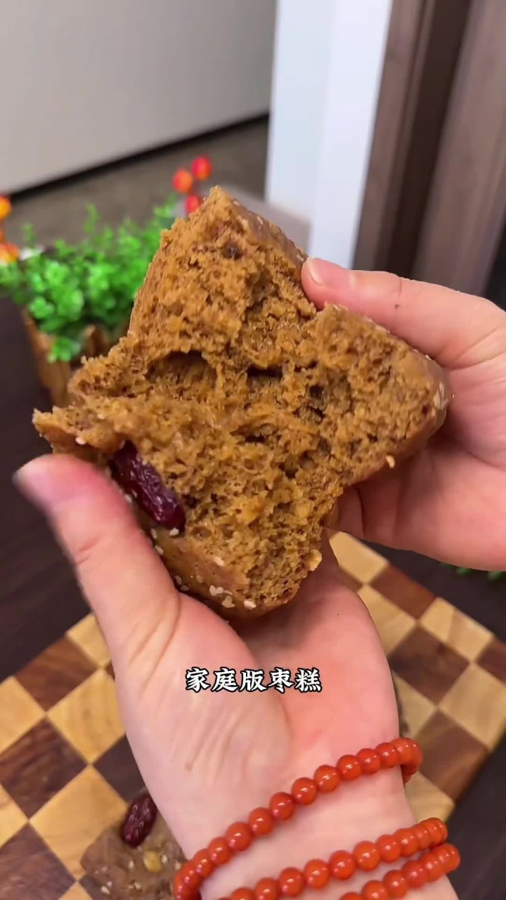 翠姐食养记，有电饭锅就能做的家庭版枣糕，蓬松暄软，枣香浓郁，好吃到停不下来！