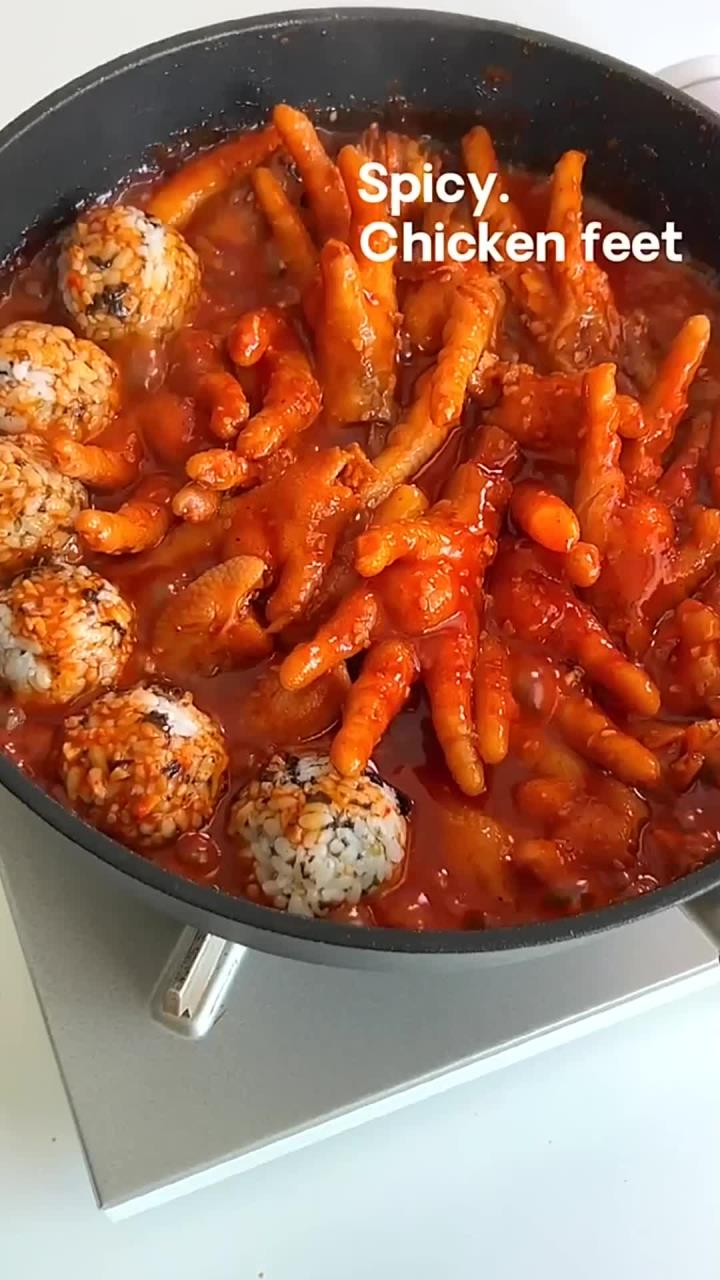 韩式辣鸡爪,软糯脱骨,饭团都那么好吃