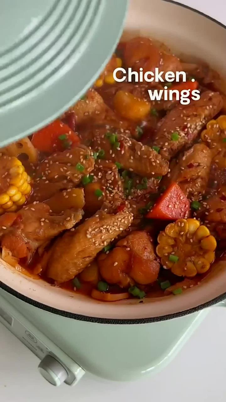 香辣鸡翅煲，有菜有肉一锅端，香辣好吃～