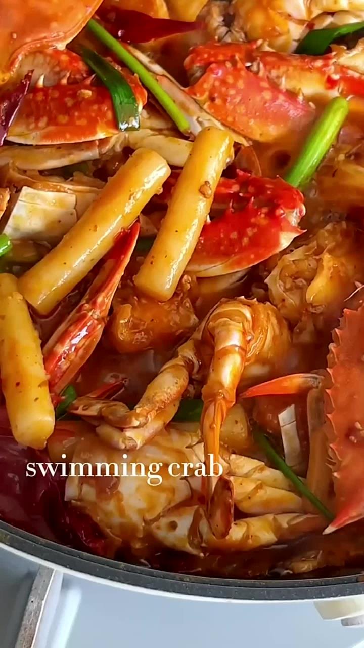 梭子蟹炒年糕,咸香鲜辣,好吃到嗦手指