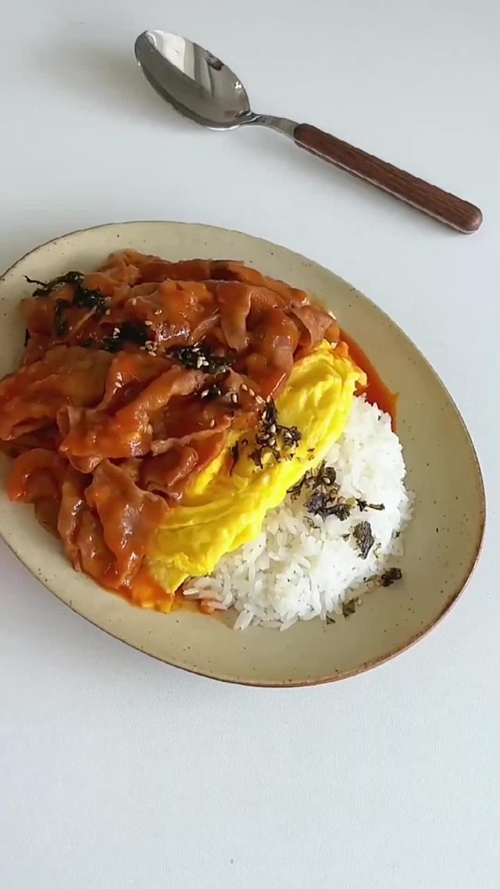 滑嫩多汁的滑蛋肥牛盖饭,吸满汤汁,一口香哭