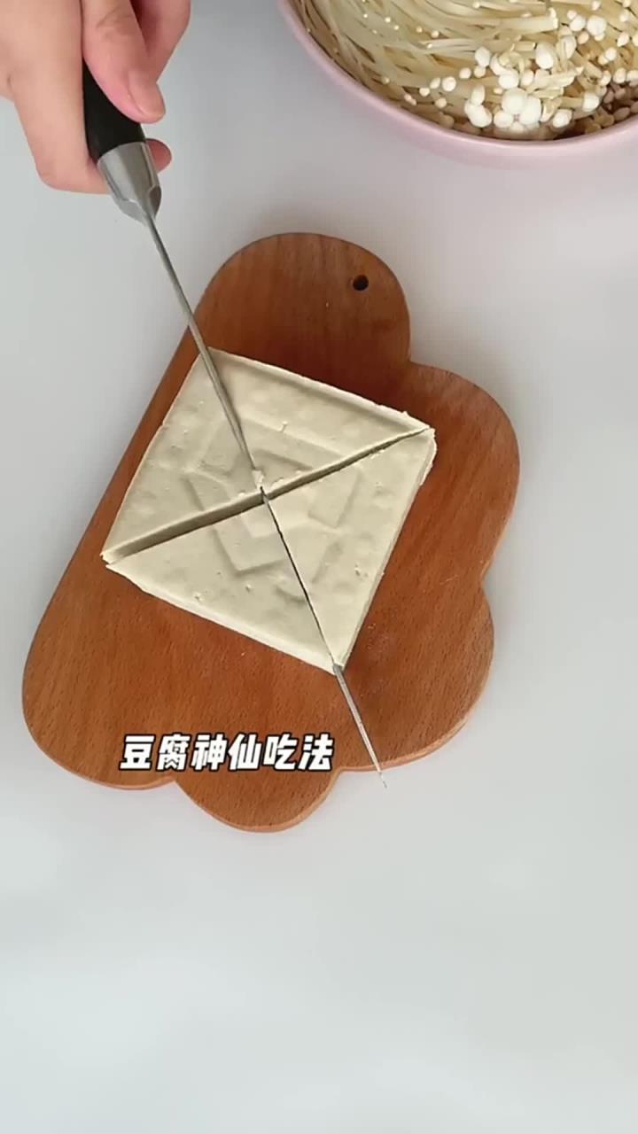 天冷了,来一锅金针菇豆腐煲,简单下饭,吃完暖烘烘的,舒服~