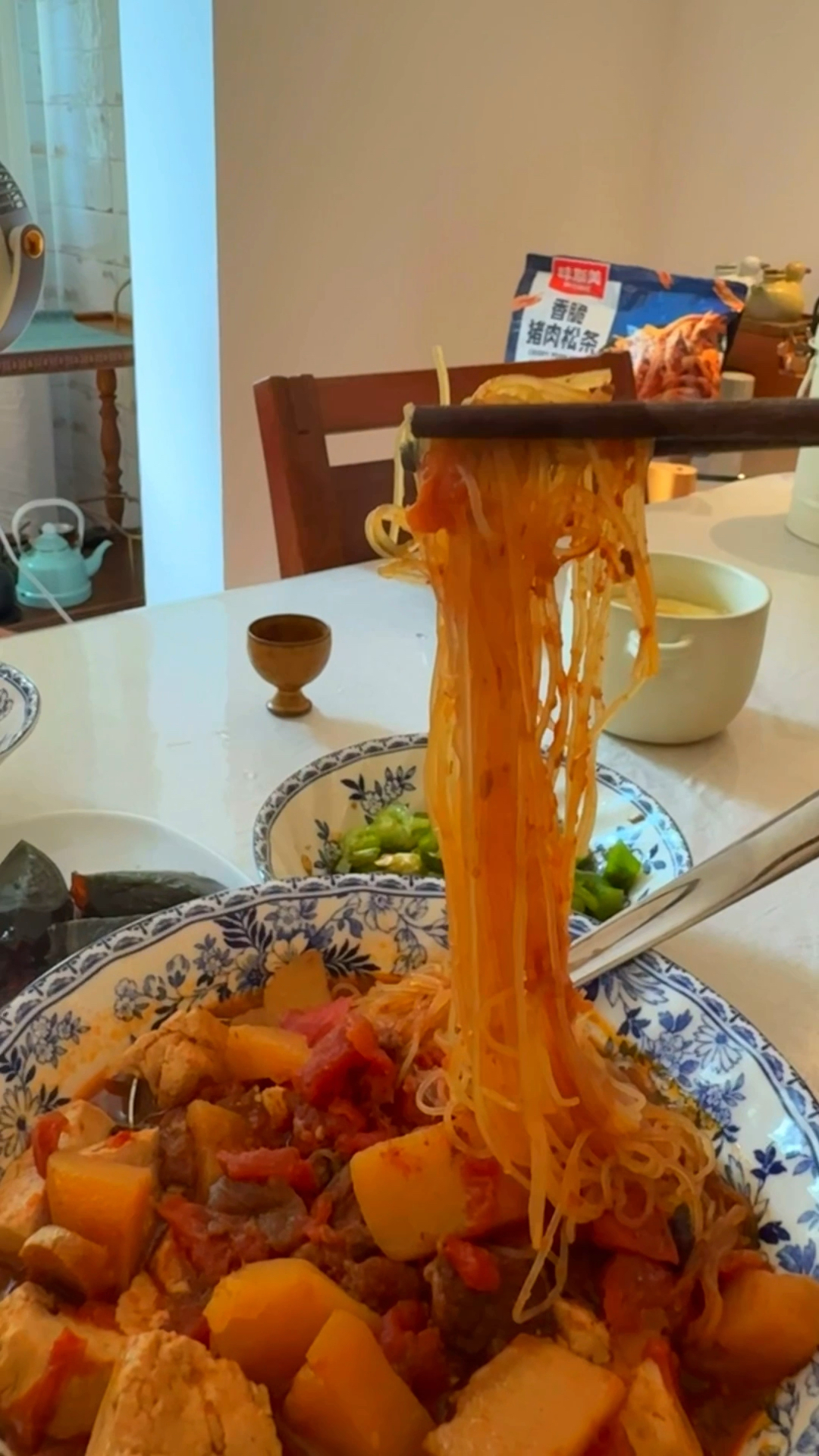 游泳后真是饿呀,粉丝牛腩,大快朵颐一番,太解馋了