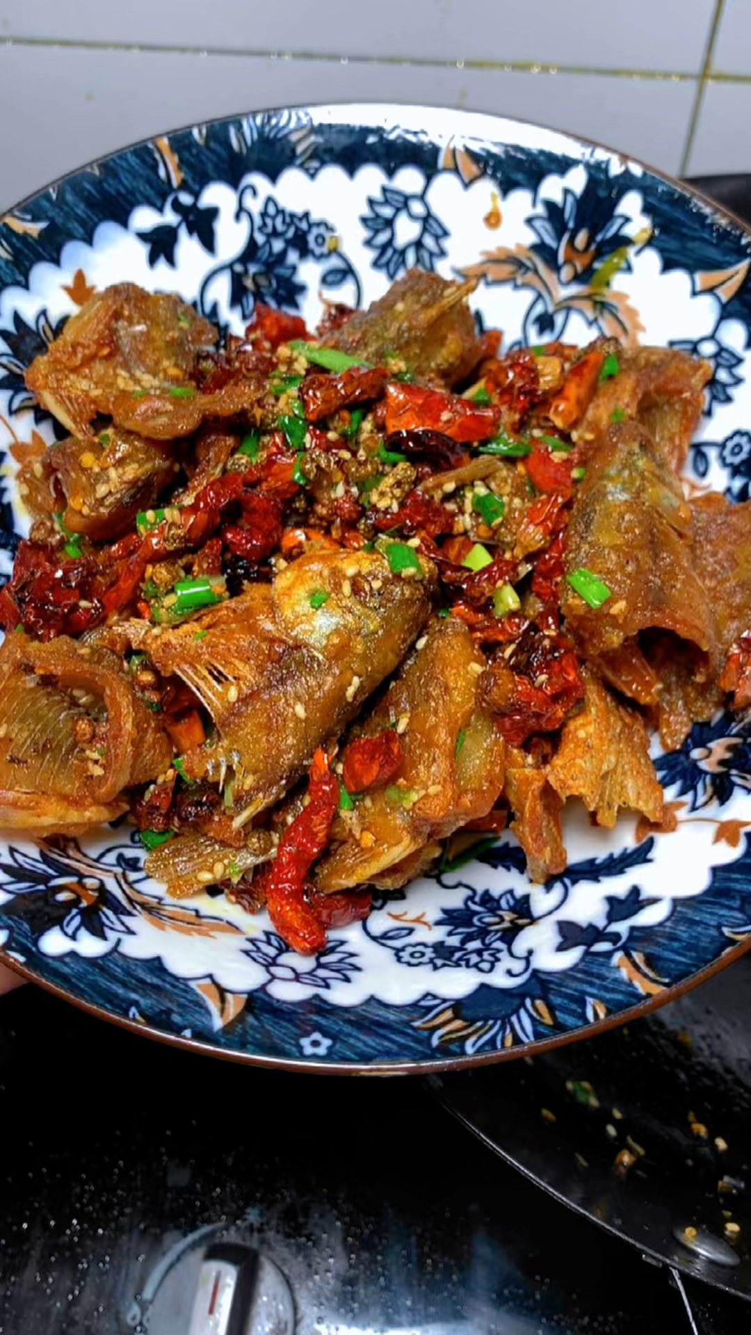 鲫鱼不要老是炖汤了,教你新做法,香辣过瘾好吃又下饭