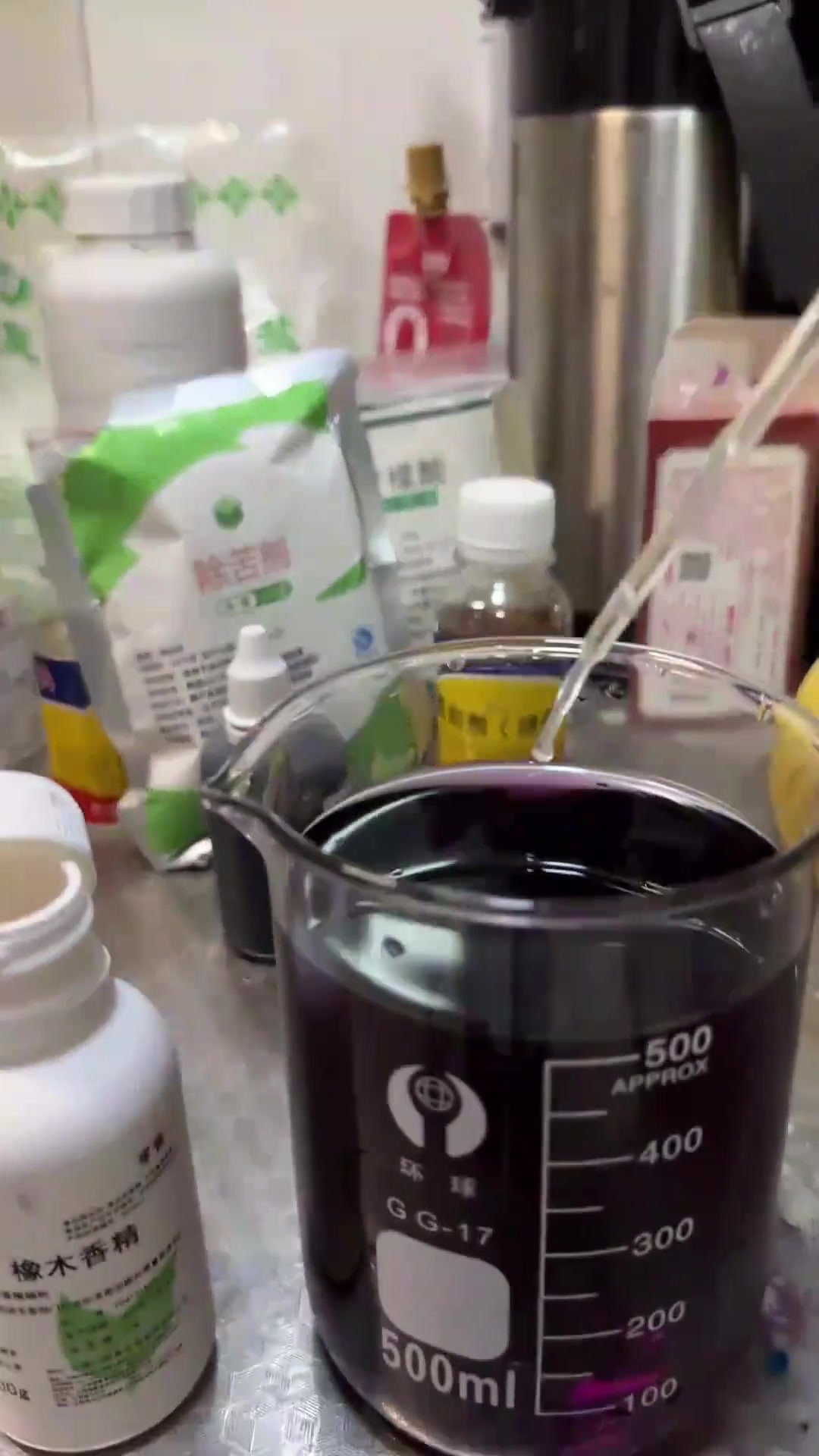 蛋糕配红酒，这是什么高级待遇