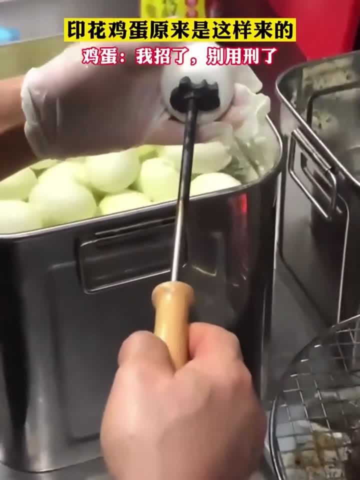 印花鸡蛋原来是这样来的,价格得翻一倍吧