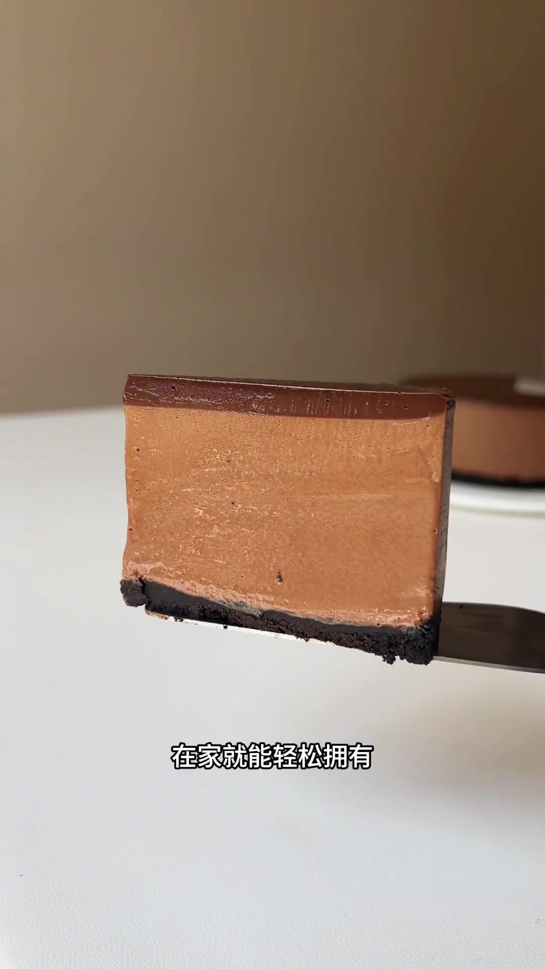 不用烤箱,不用电动打蛋器,零失败,超快手的浓郁巧克力慕斯蛋糕 饼干底 饼干碎:90g 融化