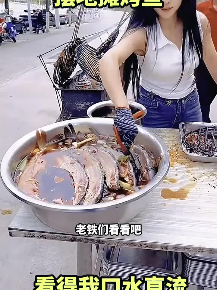 摆地摊烤鱼,看得我口水直流