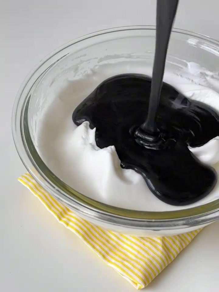 酷黑莓桑kitty蛋糕,桑葚莓果蛋糕