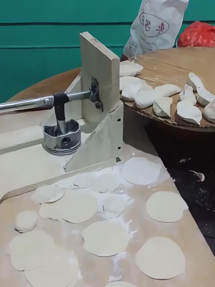 废旧小活塞制作压饺子皮神器