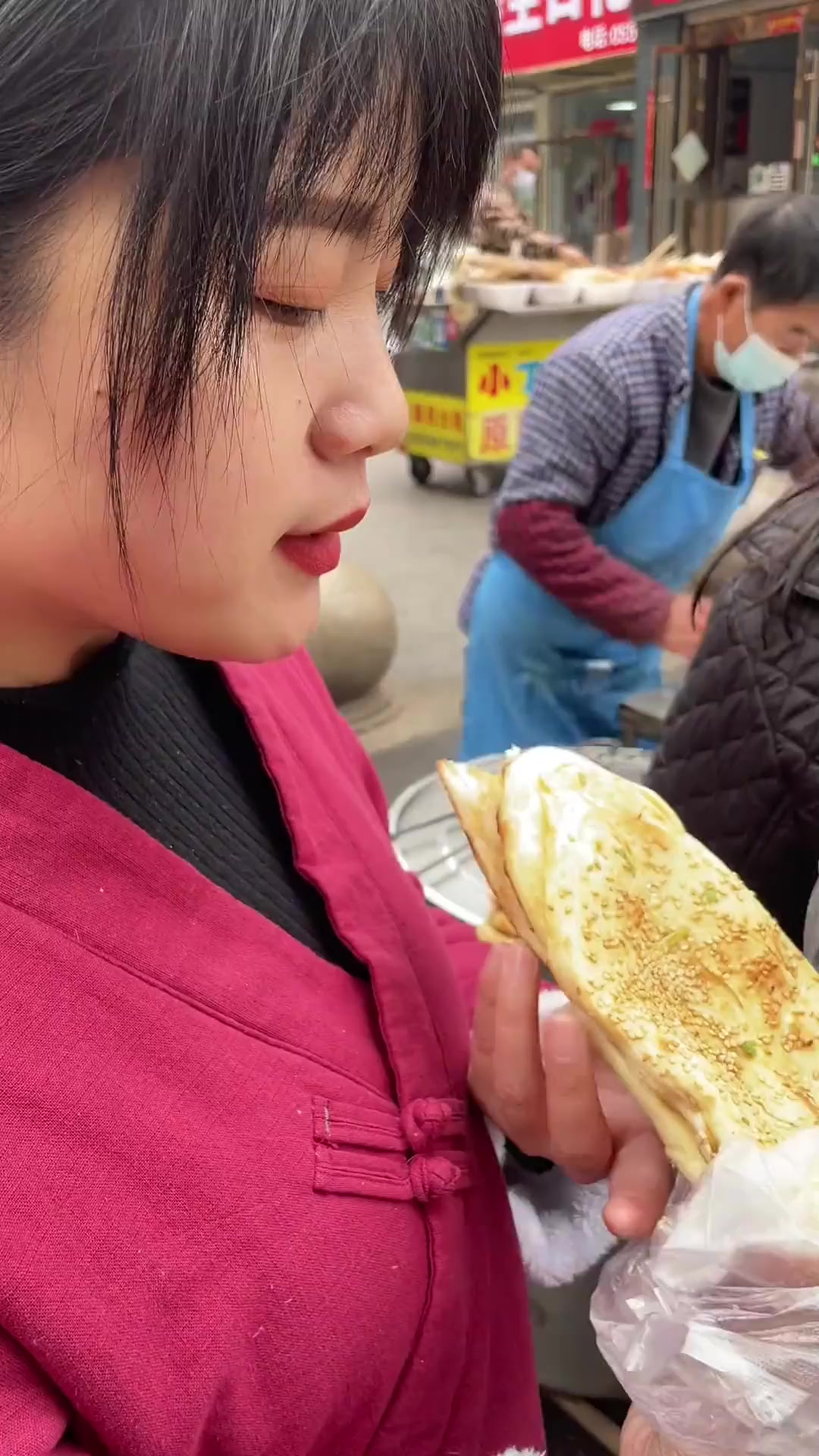 刚出炉的牛舌头烧饼你能吃几个!