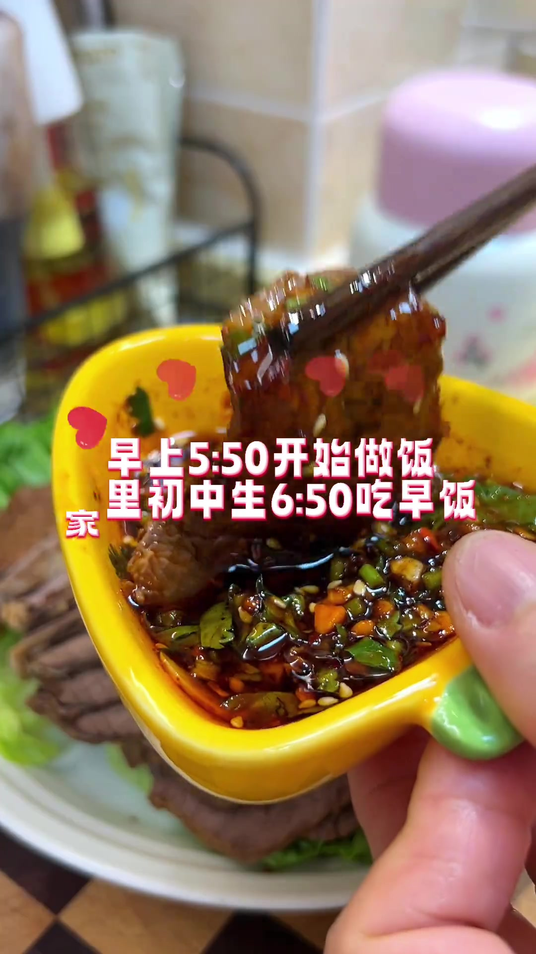 妈妈牌快手早餐，一碗卤牛肉粉嗦的是有父母过瘾呢