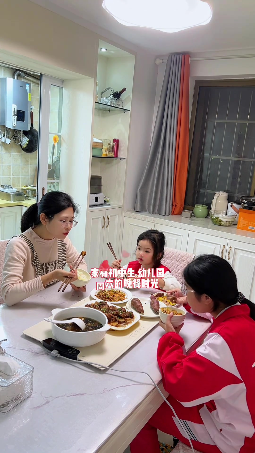 做了姐妹俩一致爱吃的茭白肉丝，虾滑紫菜汤