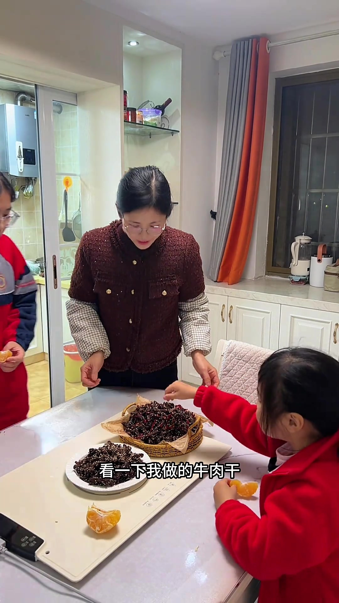 做了麻辣和五香的牛肉干,简直太好吃啦