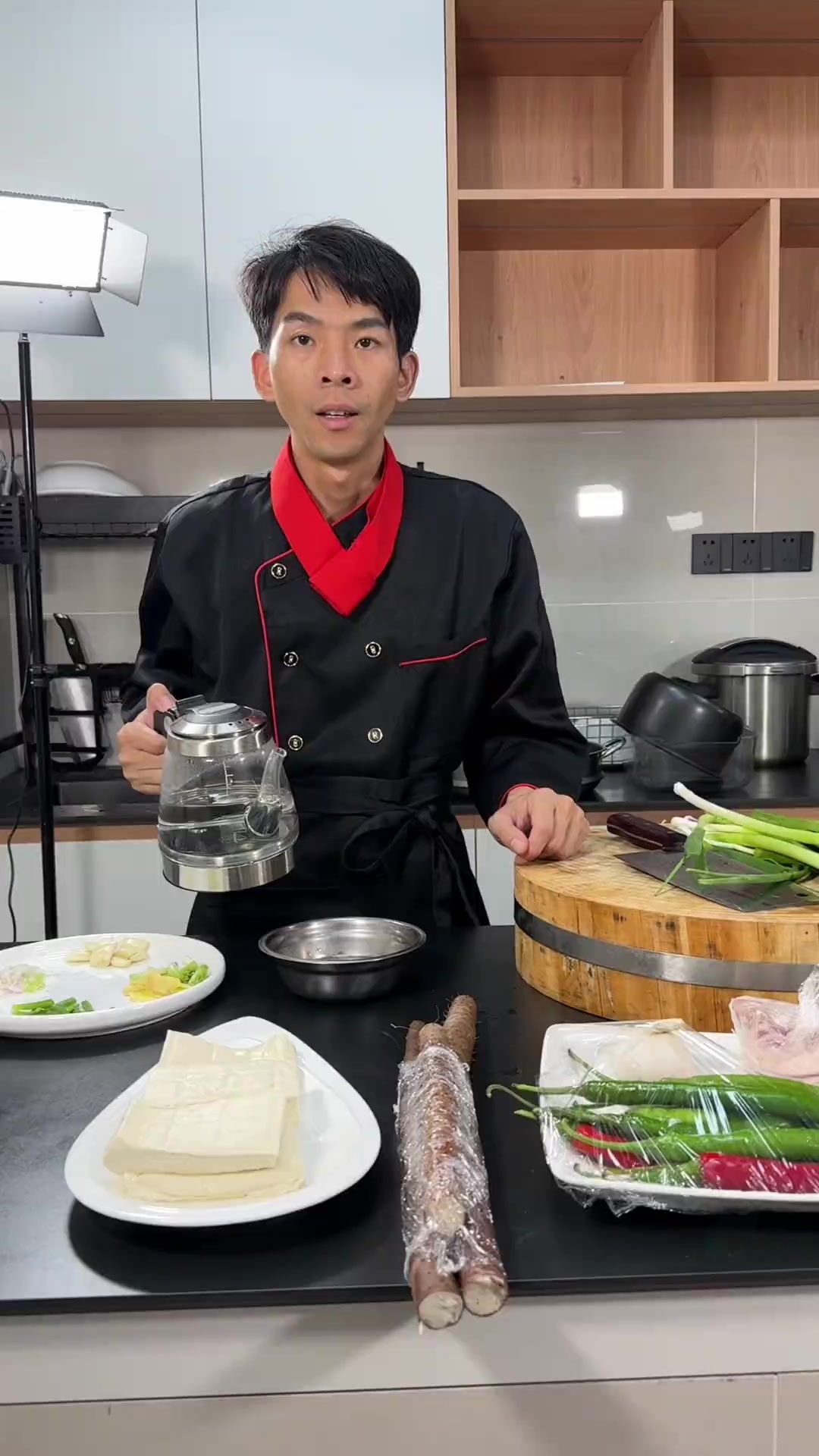 四菜一汤:花菜干贝汤,辣椒炒肉,麻辣豆腐,蒸铁棍山药,花菜煎