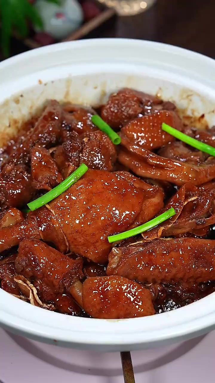 福建招牌菜姜母鸭真的给我香迷糊了，全程不加一滴水，连骨头都是