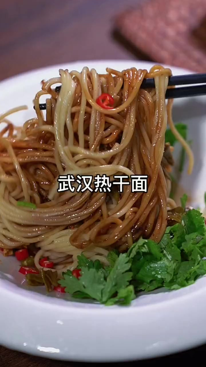 不用去武汉，在家吃上热干面，尤其配上酸豆角，味道绝绝子！并且