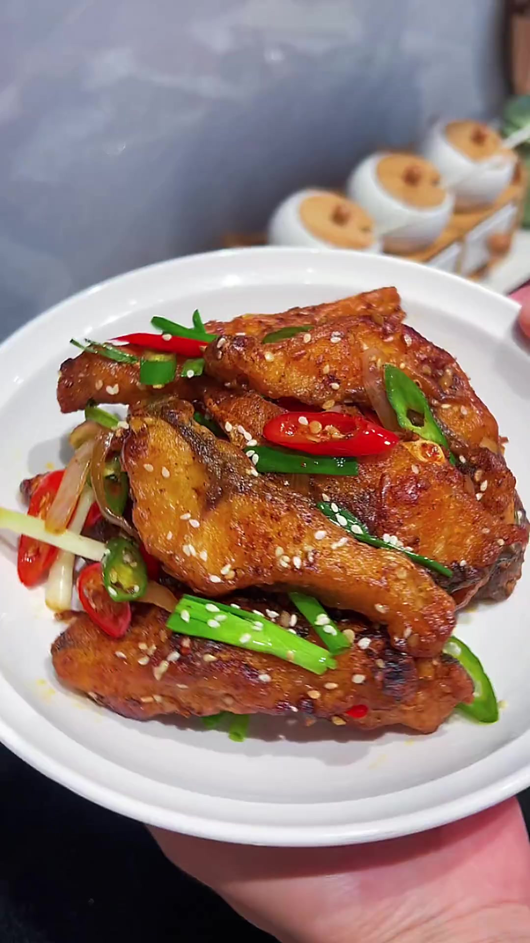 酥酥脆脆的干锅鱼块，外焦里嫩，鲜香入味，一口一个根本停不下来