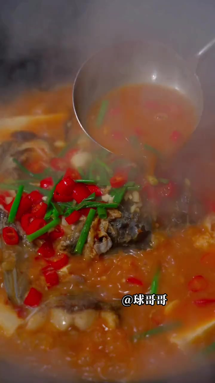 鱼头煮豆腐怎么做到汤鲜味美，还有如此好看的金汤呢？