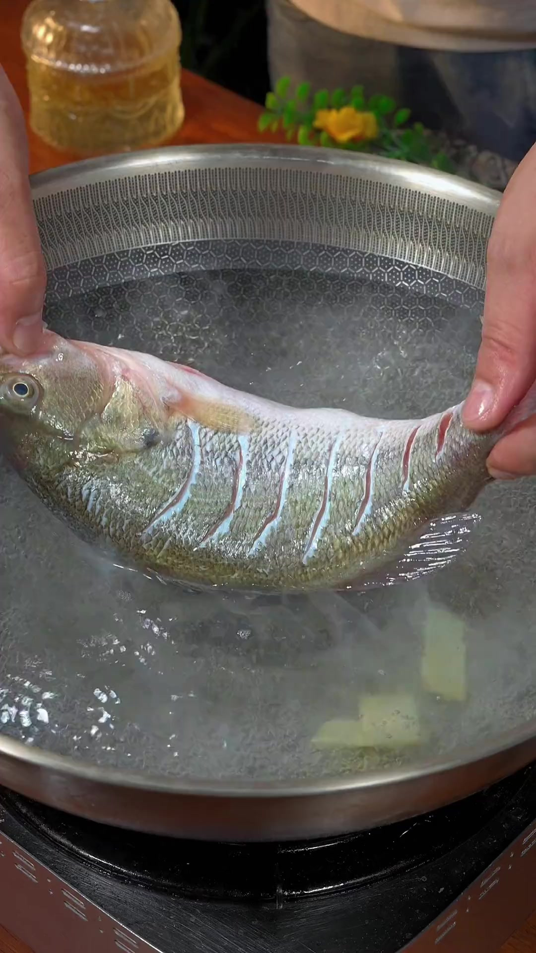 没想到浇汁鲈鱼这么好吃，肉质鲜嫩比红烧的还好吃