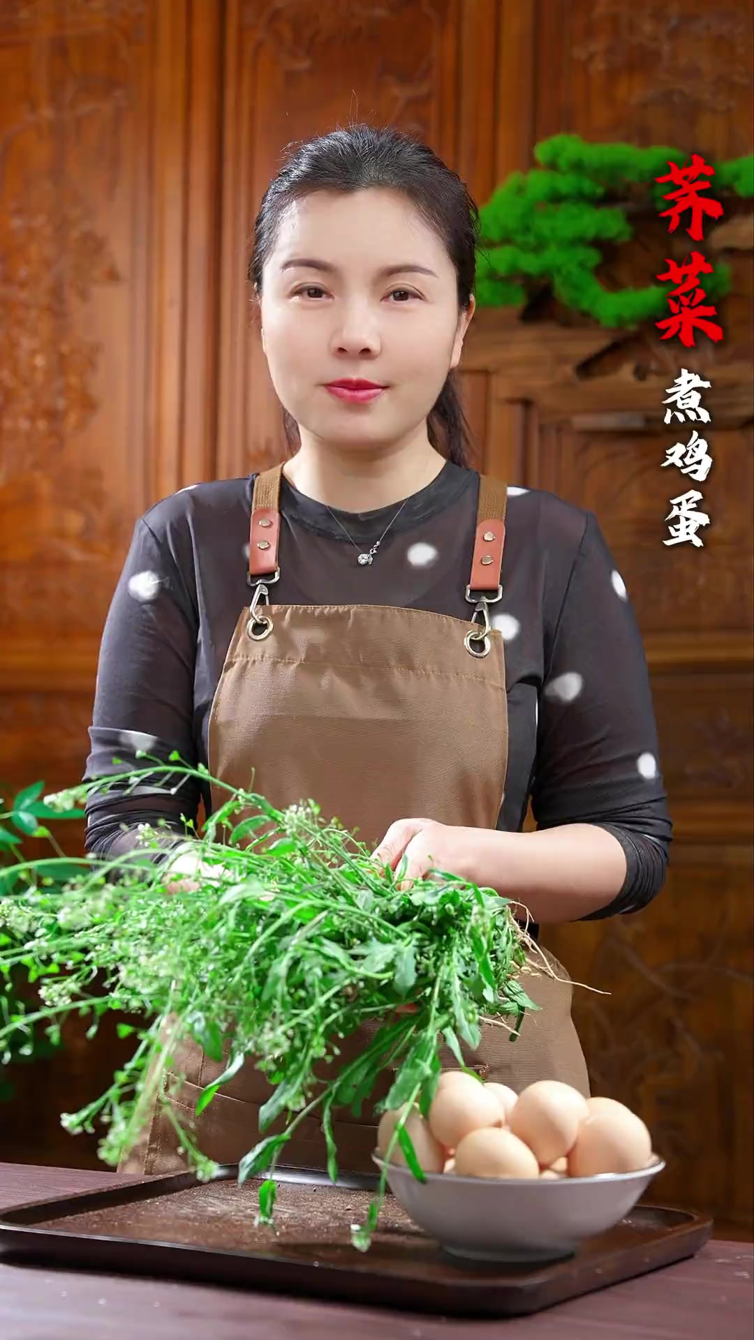 荠菜开花了，做荠菜煮鸡蛋吧，好处多多