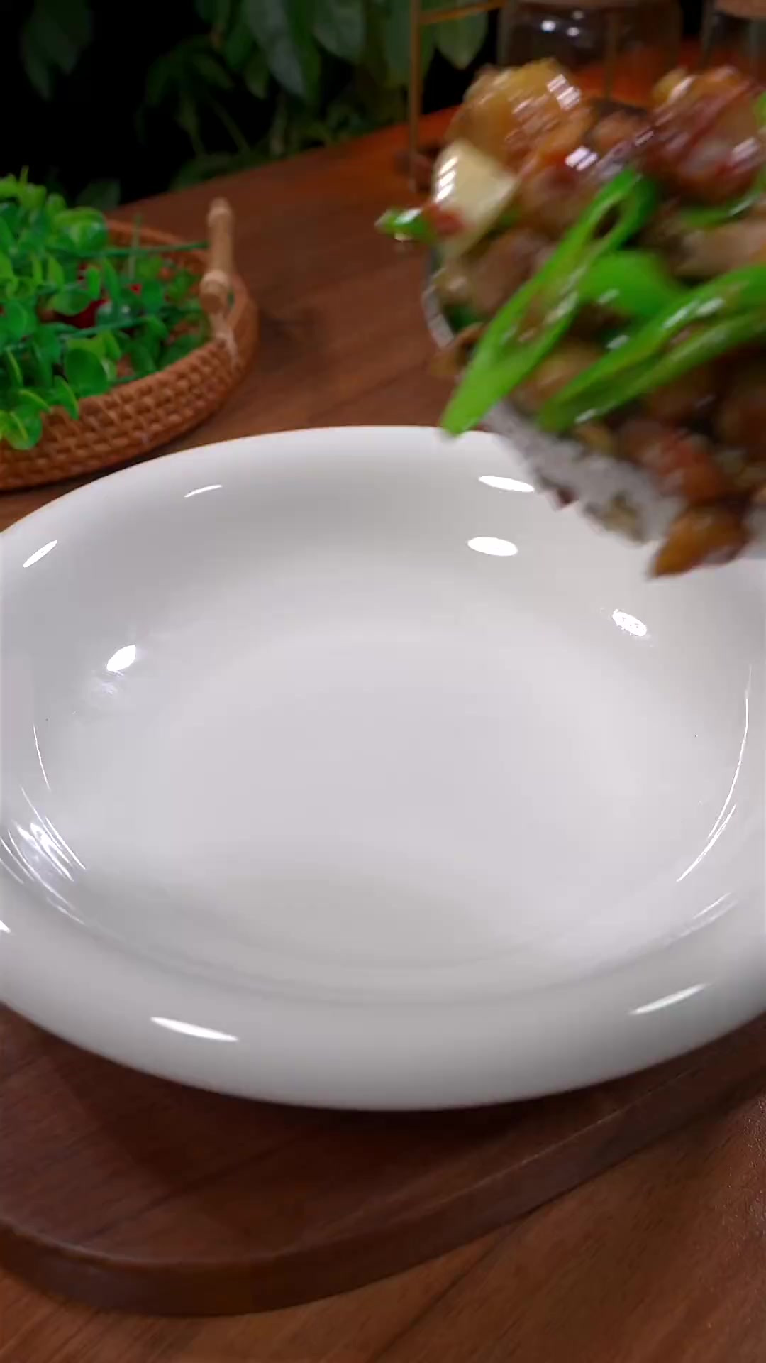 以后还是想吃鸡了，就像我这样做个青花椒炒鸡，麻辣清香特别好吃