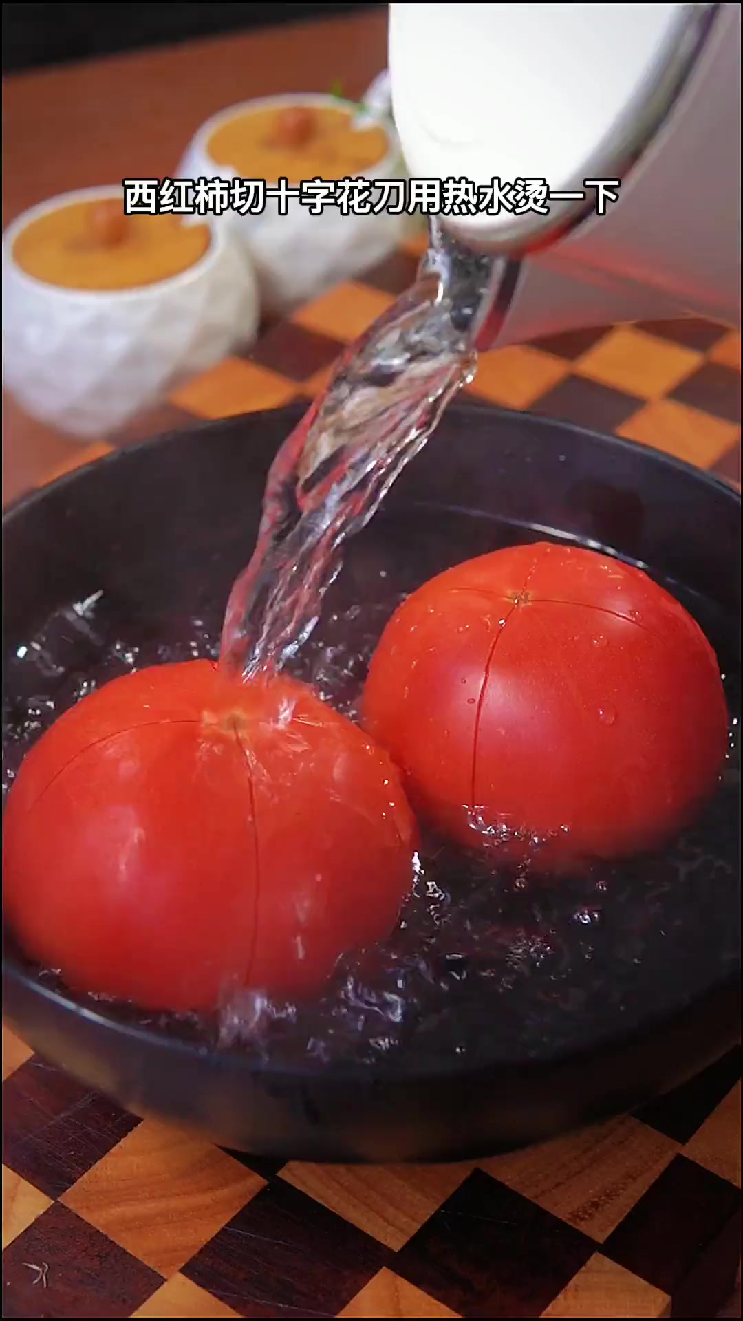 女儿说他们幼儿园的番茄鲫鱼汤好喝，今天试了一下，真的挺不错