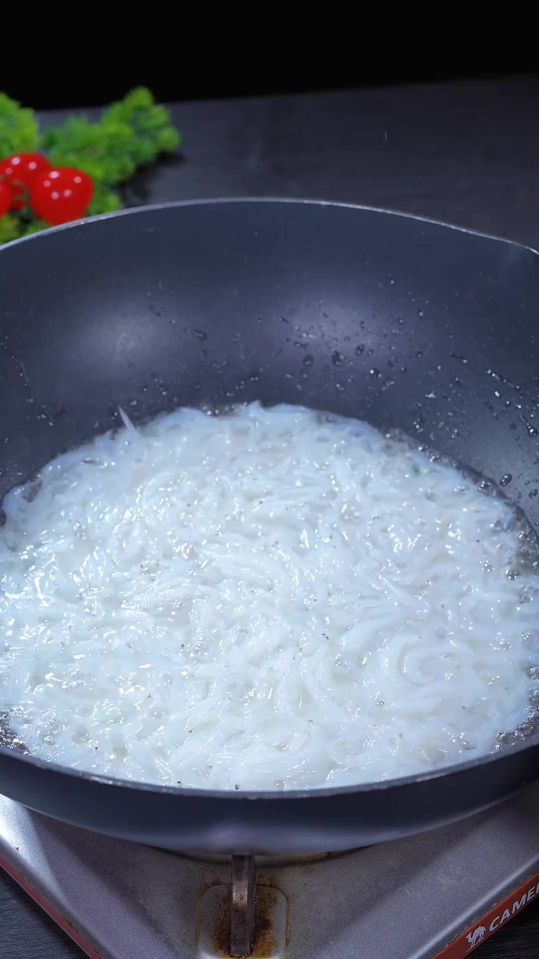 银鱼滑蛋，口感嫩滑，非常好吃