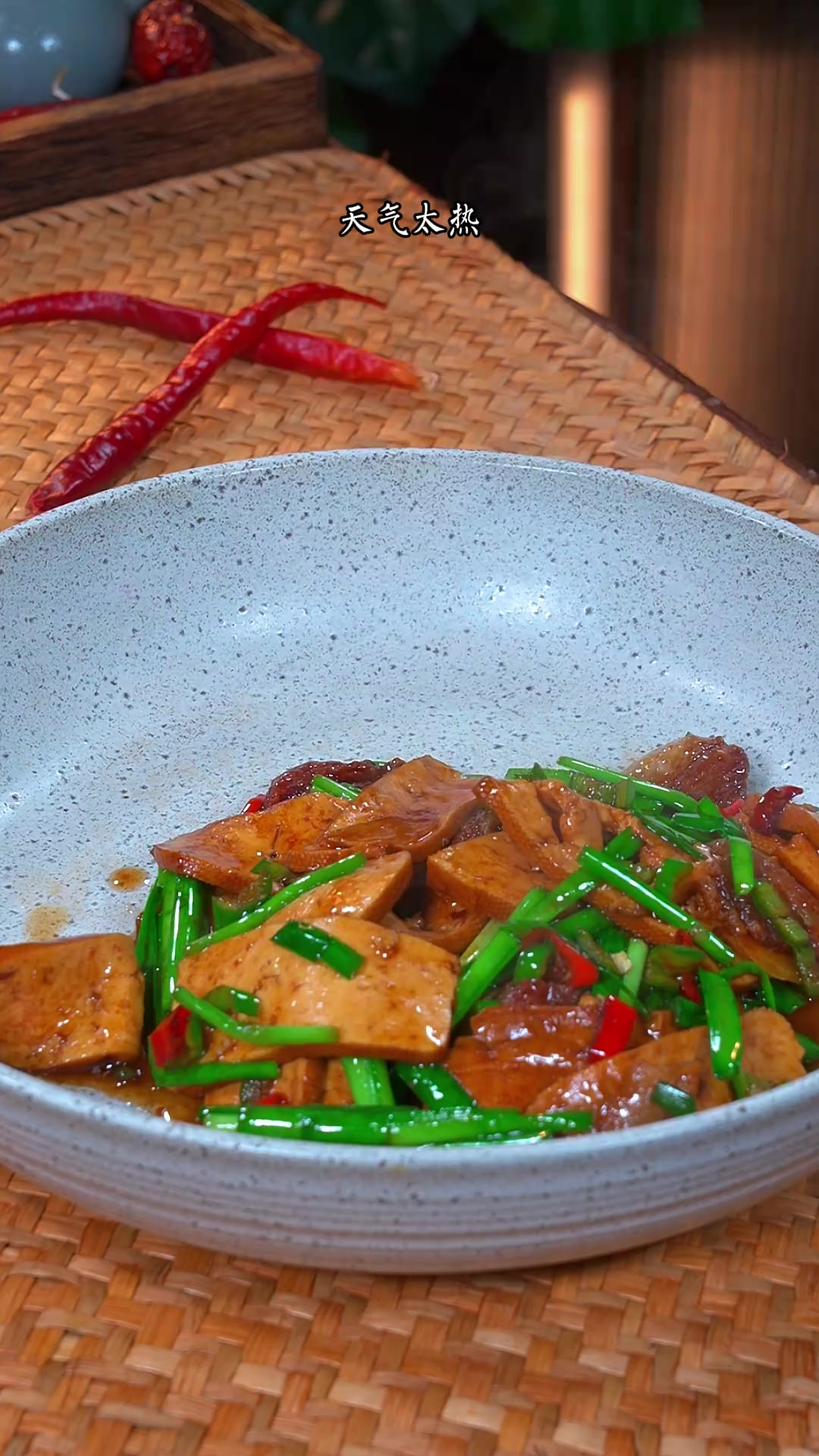 每次在做这个菜，米饭都不够吃，真的太香太下饭了