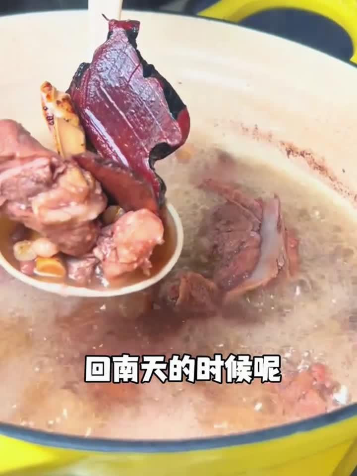 夏日养生必喝!揭秘广东人私藏的鸡骨草汤秘诀