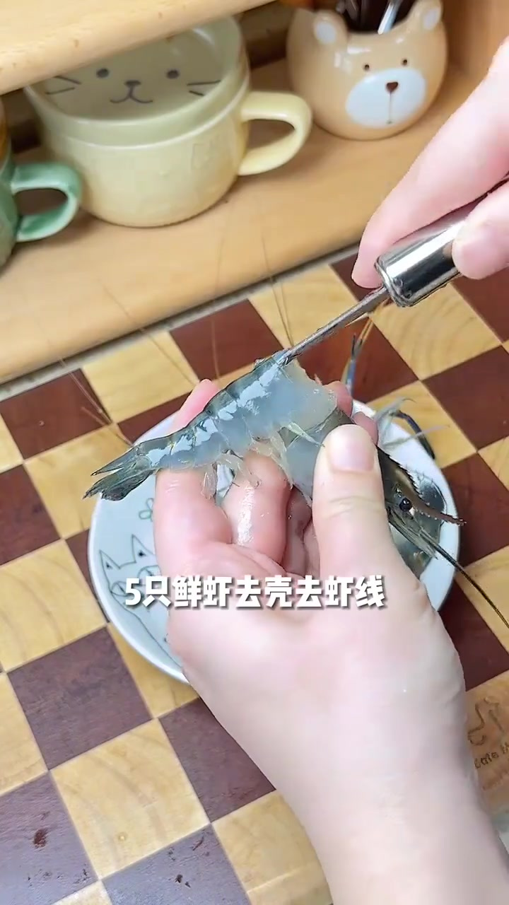给宝宝做辅食,怎么方便怎么来,简单快手的时蔬虾仁盖饭