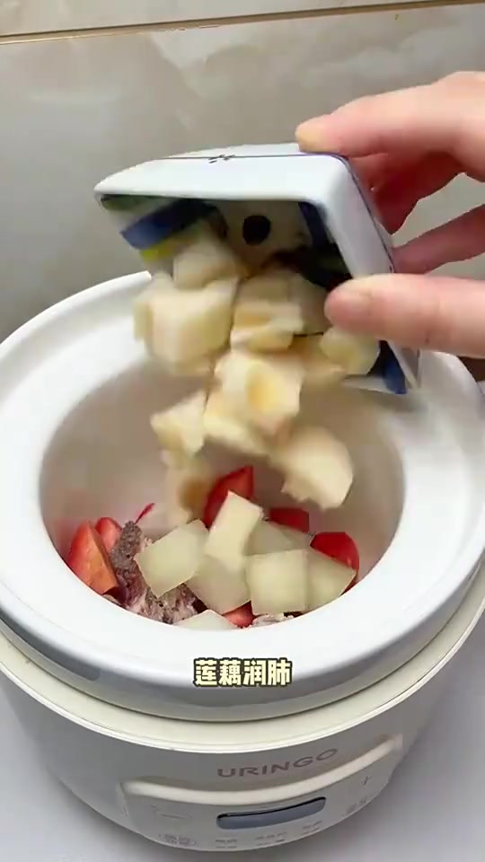 懒人版的土豆牛肉焖饭,搭配清热润肺的冬瓜莲藕排骨汤
