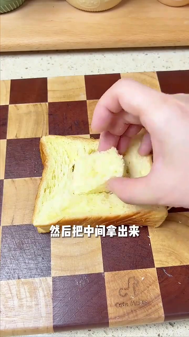 5分钟就能搞定的宝宝版三明治，有菜有蛋又有肉