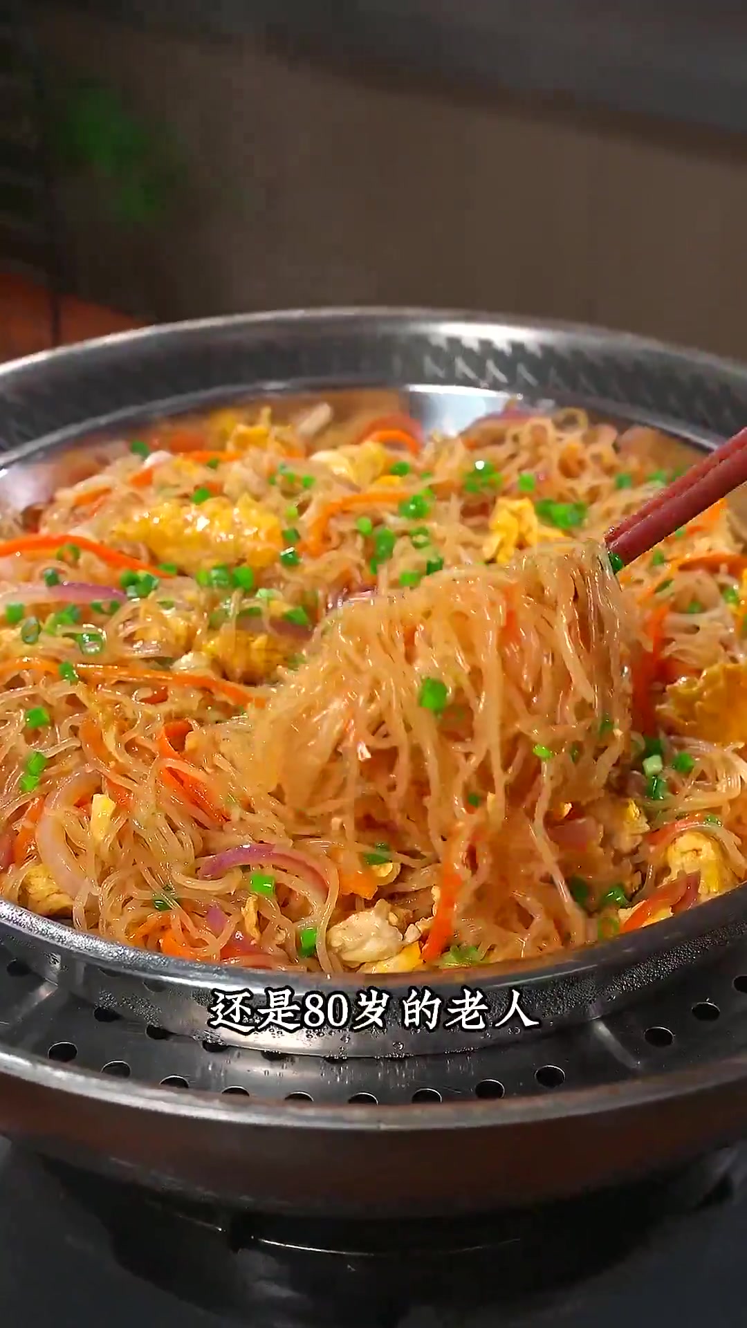 蒸米粉是广东人从小吃到大都吃不腻的,简单营养又好吃～不管是当