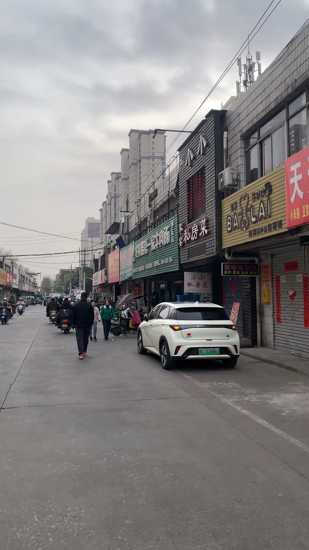 来到洛阳第一天,吃了牛肉汤,坐上公交车,去白马寺,感觉很好!