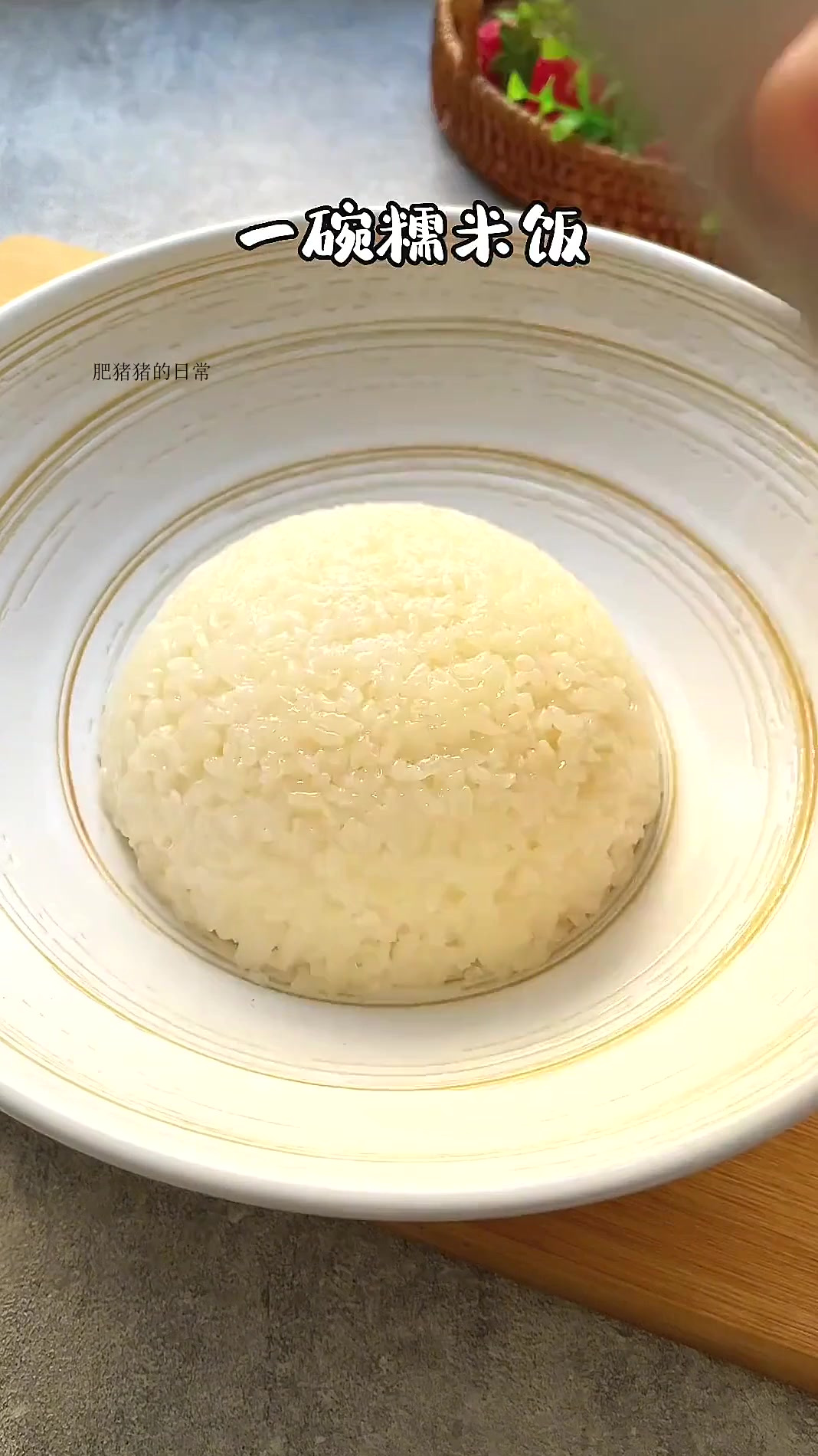 只需一碗糯米饭简单几步就能做出黄金糯米饼，外酥里糯，好吃到停