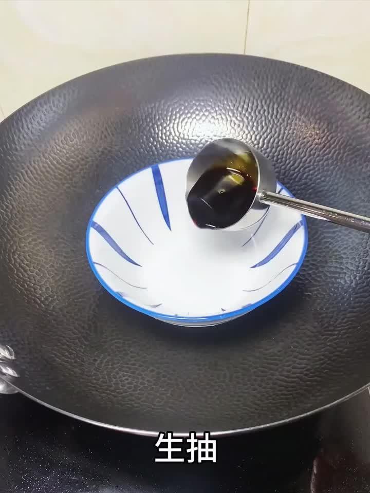 青椒配虾滑:清肠养胃的低脂高蛋白,一口吃出健康轻盈