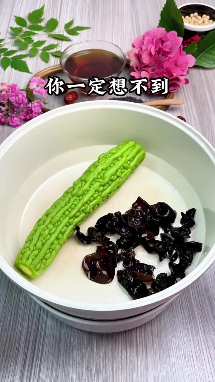 苦瓜木耳汤清心火的汤 养生食谱 喝出好气色 老祖宗的智慧 每天不重样