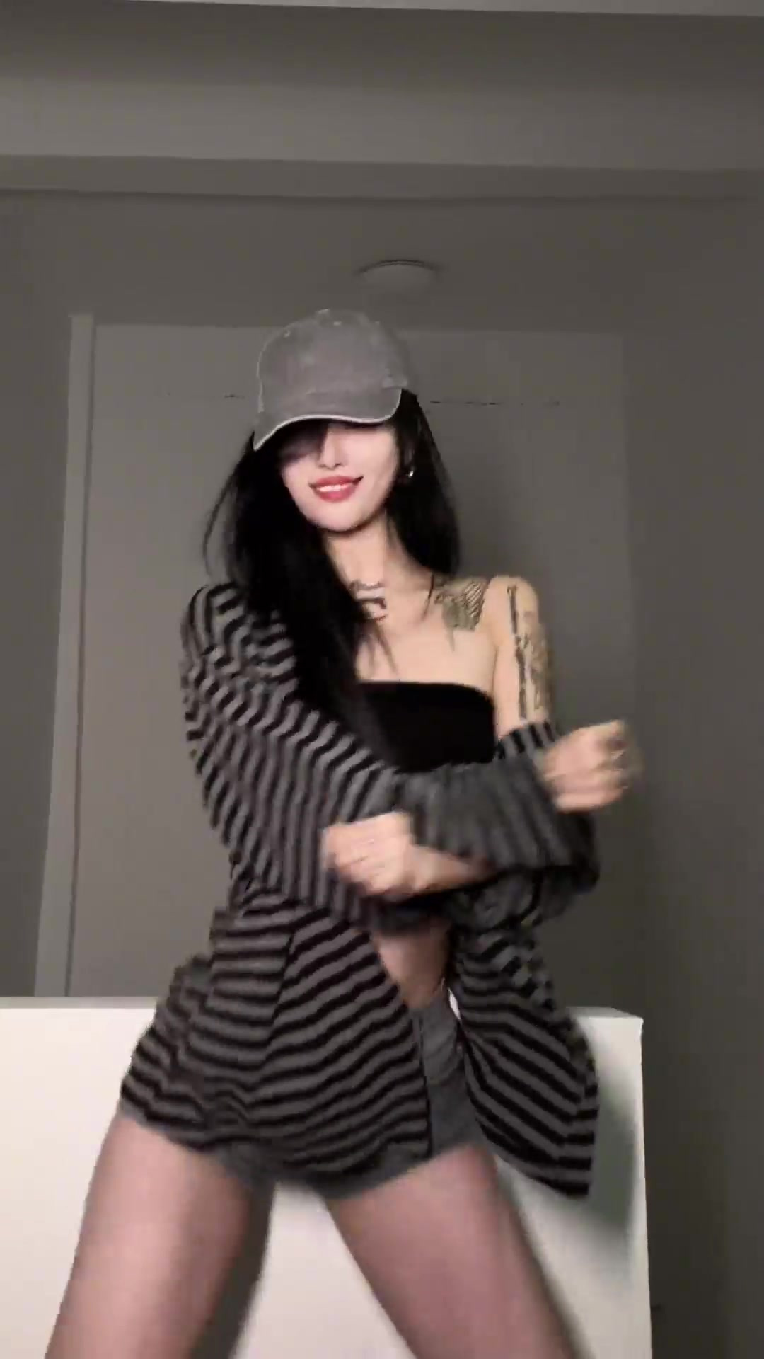 看看你们的手机壁纸好看的话偷两张!