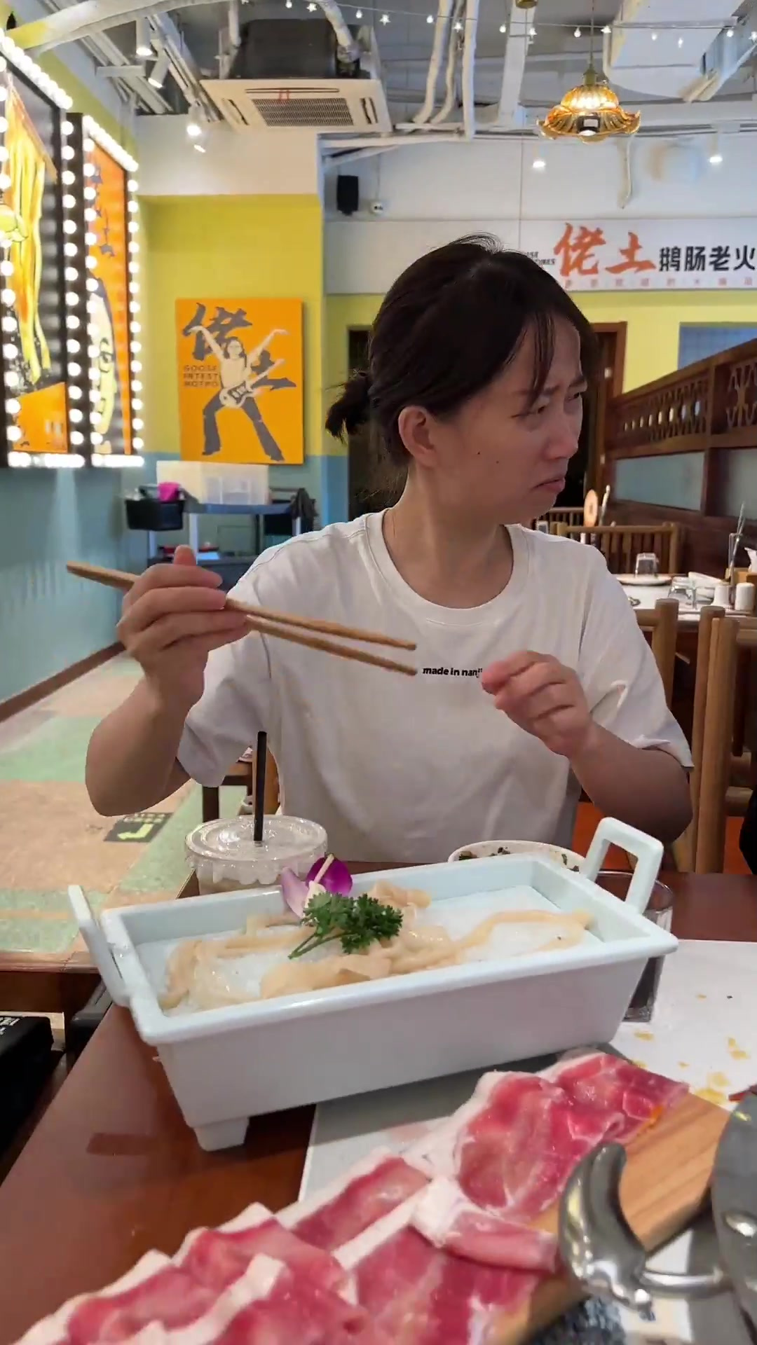 有些人，吃俩口就饱了。有些人，吃饱了还能再吃俩口！