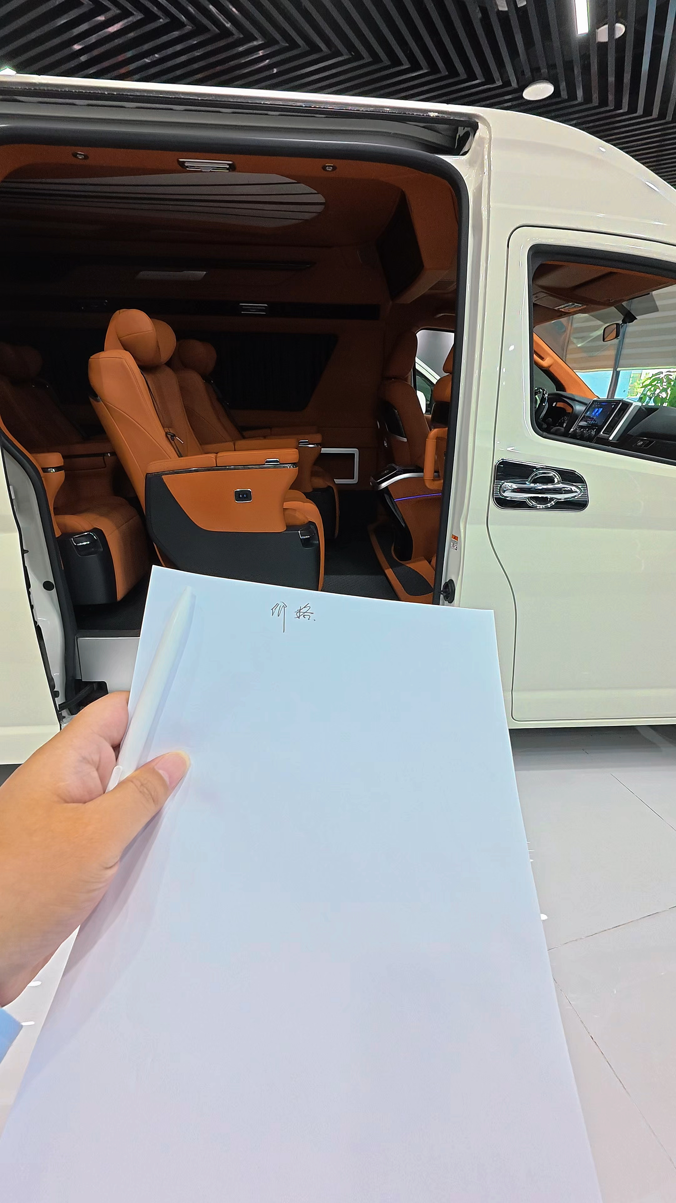 进口丰田海狮9座版,蓝牌C照驾驶!算算落地大概多少钱?