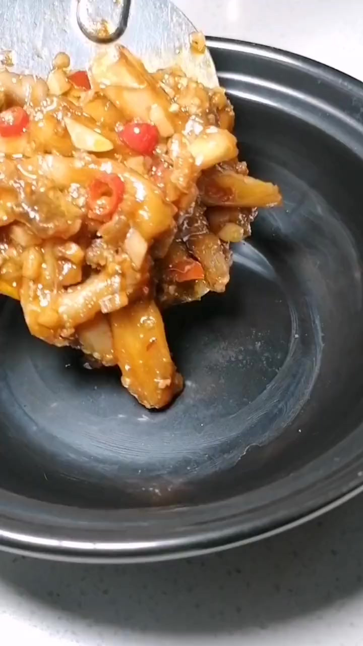 咸鱼茄子煲是一道粤菜，喜欢吃粤菜的小伙伴快来看！