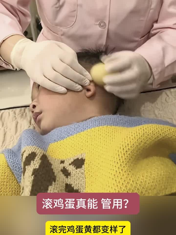 滚鸡蛋真有用吗?滚完鸡蛋黄就变了,网友:这是什么原理