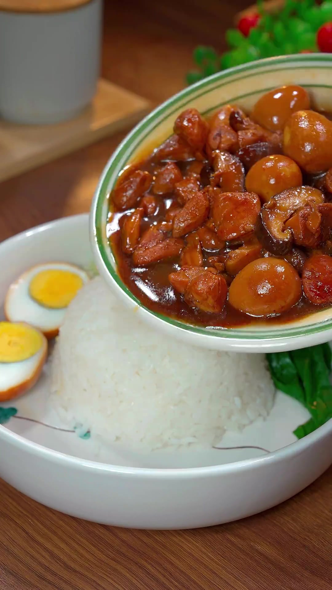 家里有小孩的，一定要学会这个鸡腿卤肉饭，做法简单又好吃